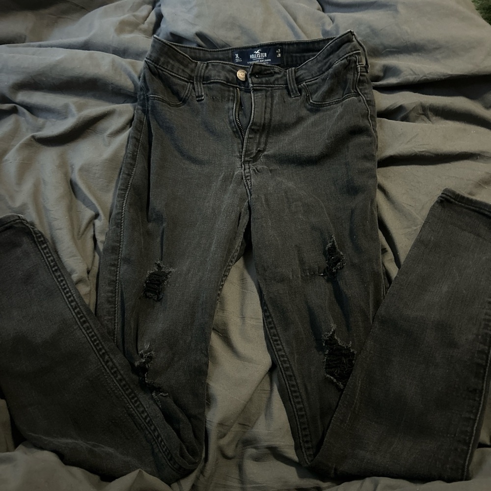Hollister Women's Charcoal Distressed Skinny Jeans